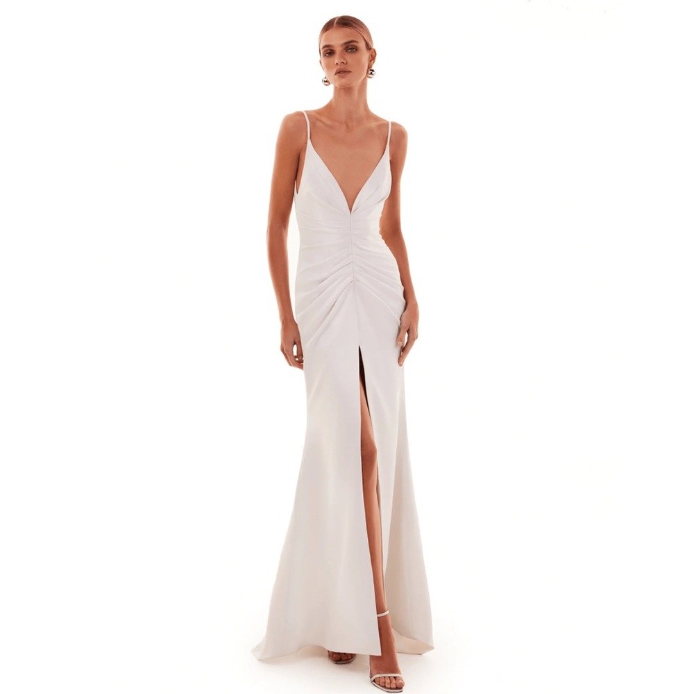 Elegant White Dress: Chic mermaid maxi dress in white
